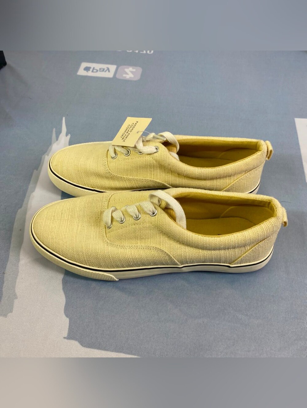 Universal Thread Molly Yellow Canvas Lace Up Sneakers Size 7